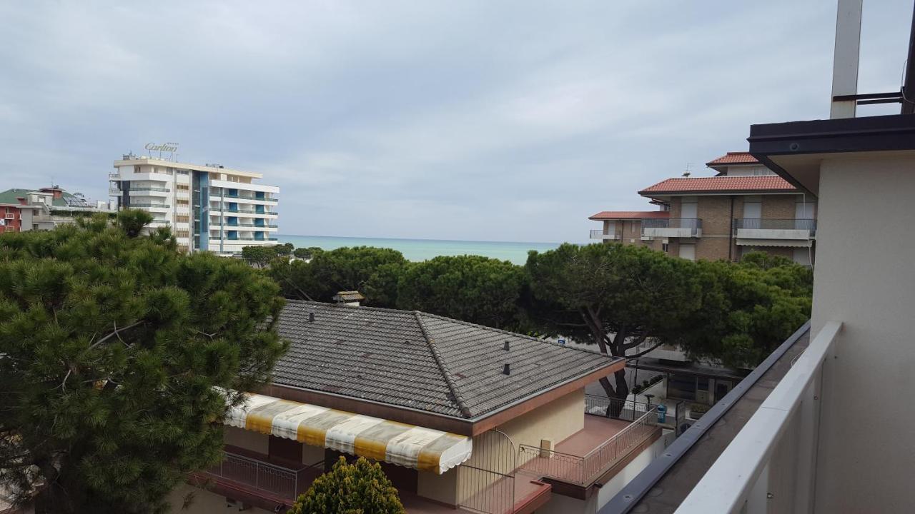 Residence Gallo - Walterigato Apartments Per Solo Famiglie Лідо-ді-Єзоло Екстер'єр фото