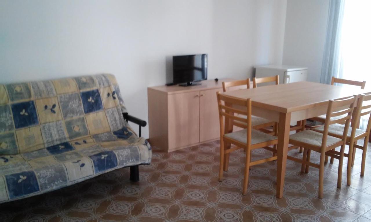Residence Gallo - Walterigato Apartments Per Solo Famiglie Лідо-ді-Єзоло Екстер'єр фото